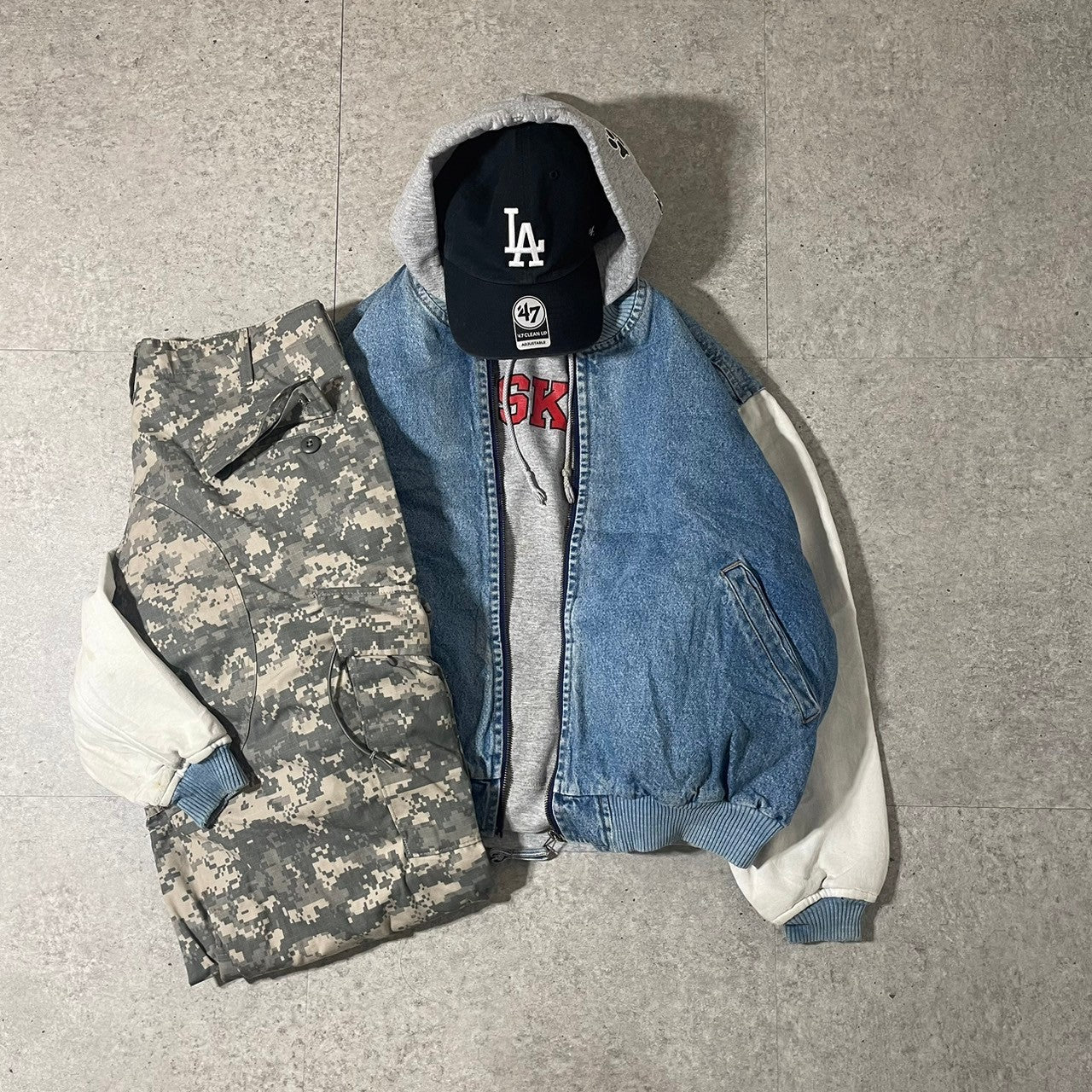 古着のシャツ🫶🏻 赤×紺の組み合わせが好きすぎる